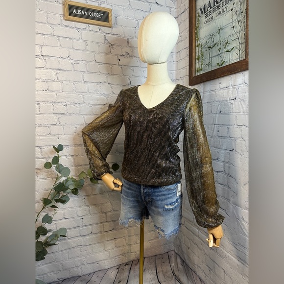 Heartloom Metallic puff sleeve Blouse - Picture 1 of 6